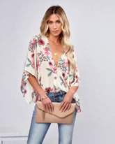 Sycamore – Geblümtes Kimono-Oberteil mit Knopfleiste – Elfenbein
